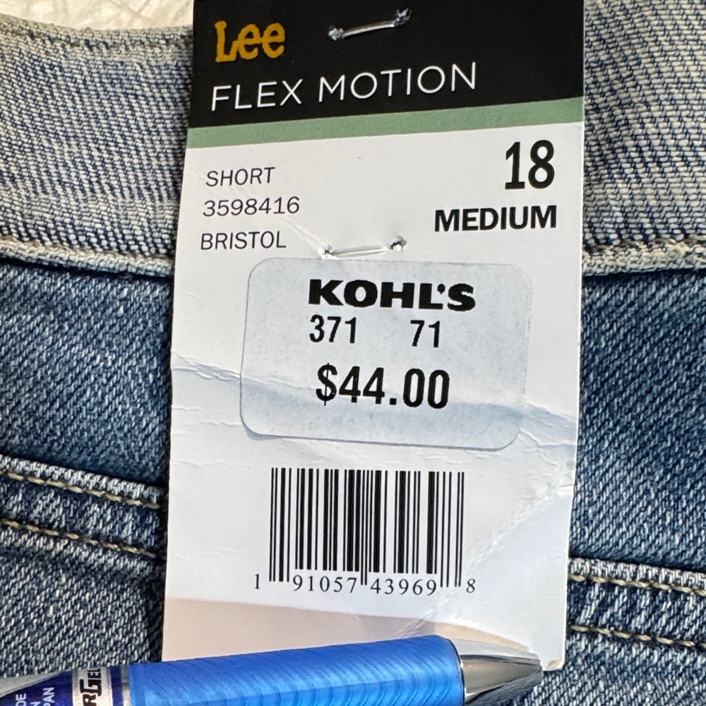 Lee Women's Classic Blue Jean Shorts - Picture 8 of 8